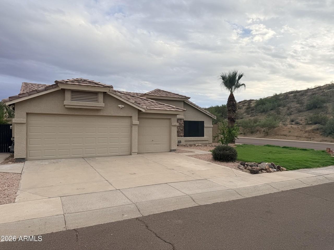 1603 E Runion Dr - Photo 3 of 13