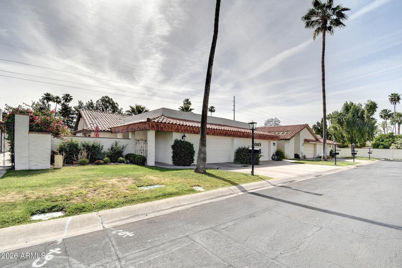 5718 N Scottsdale Rd - Photo 2 of 18