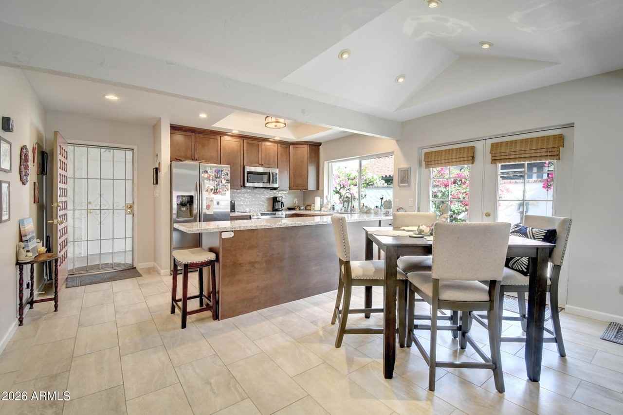 5718 N Scottsdale Rd - Photo 5 of 18