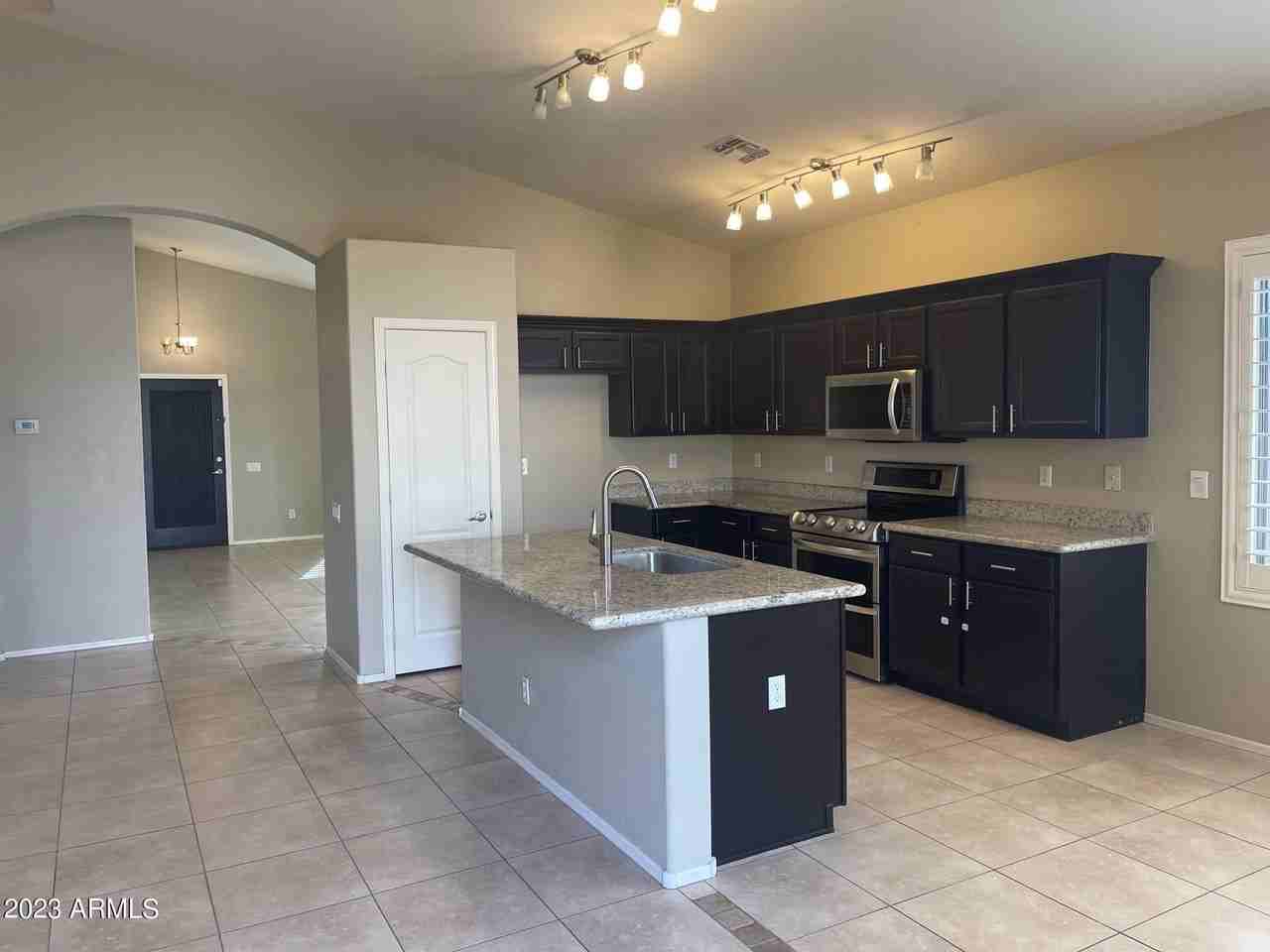 6668 W Rose Garden Ln - Photo 3 of 22