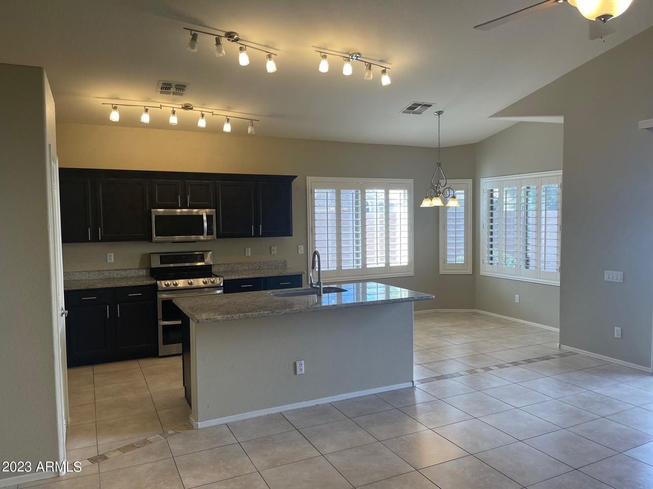 6668 W Rose Garden Ln - Photo 4 of 22
