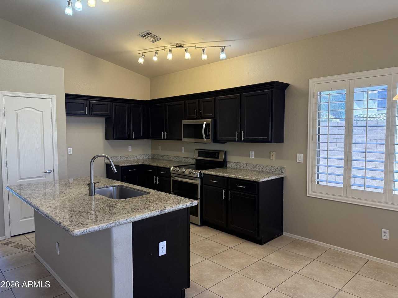 6668 W Rose Garden Ln - Photo 6 of 22