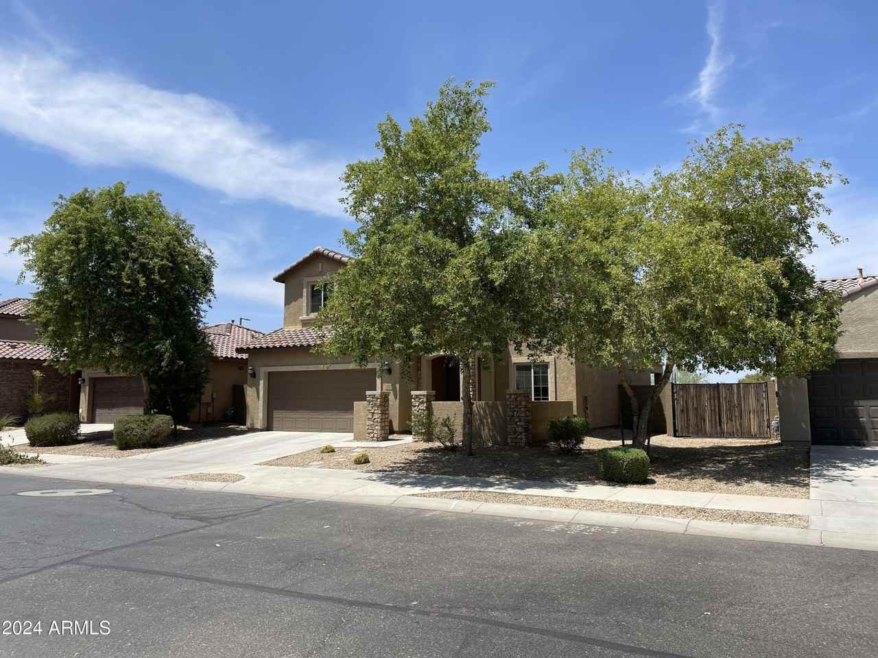 17560 W Lilac St - Photo 2 of 37