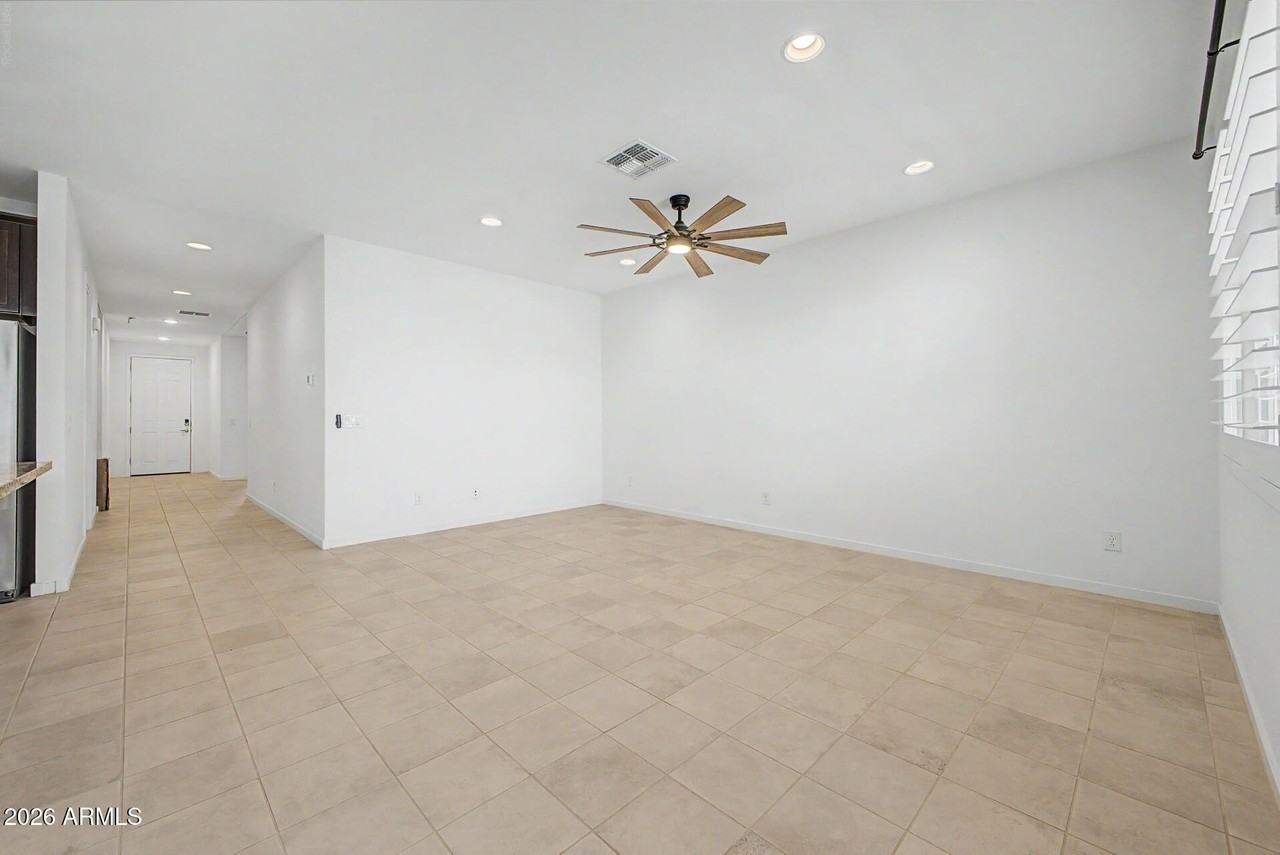 6842 W Beth Dr - Photo 3 of 33