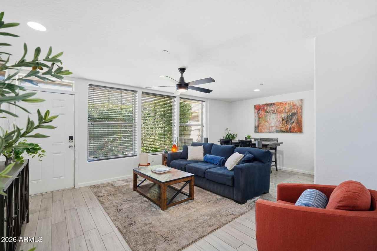 2929 N 39th St #6 - Photo 3 of 28