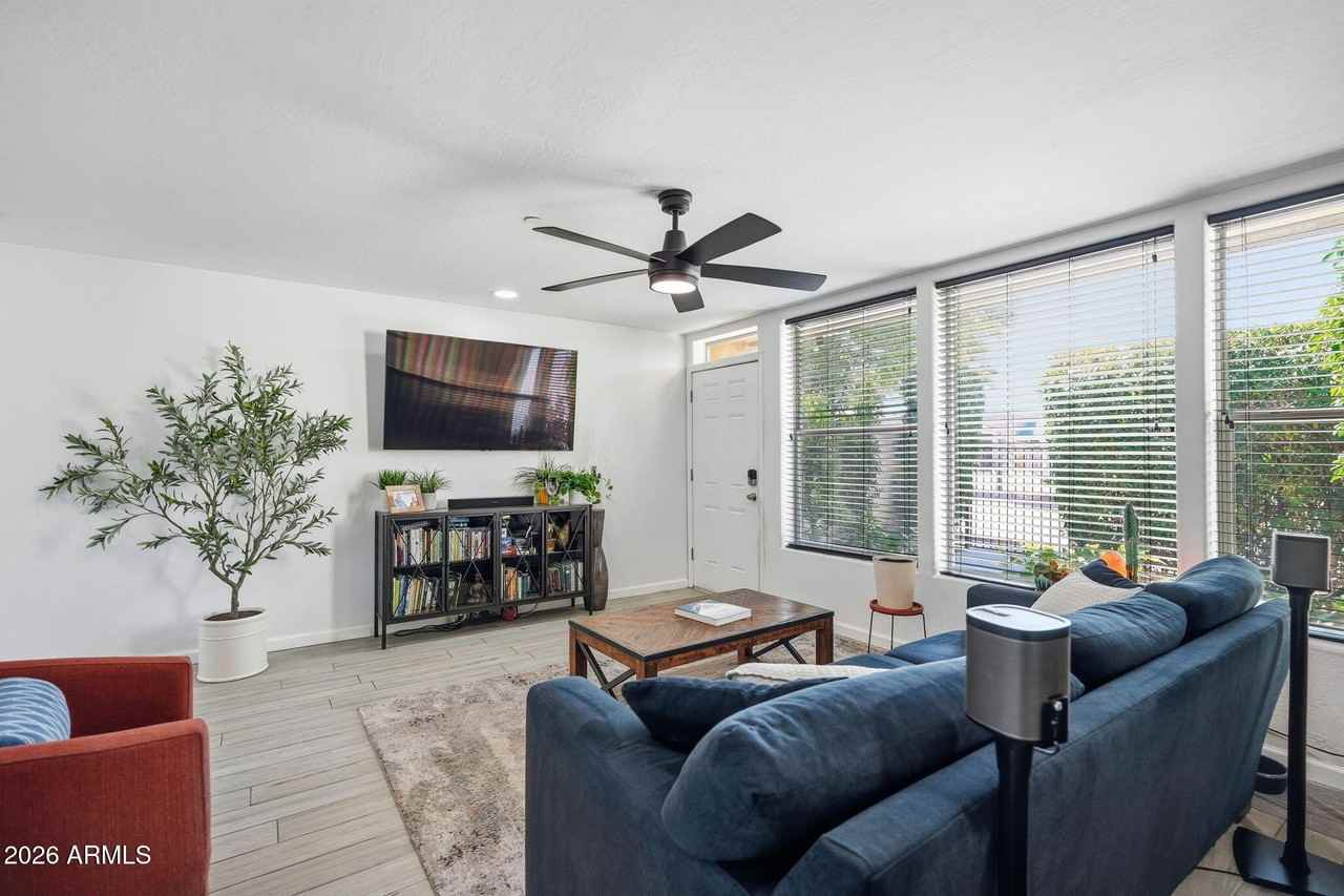 2929 N 39th St #6 - Photo 4 of 28