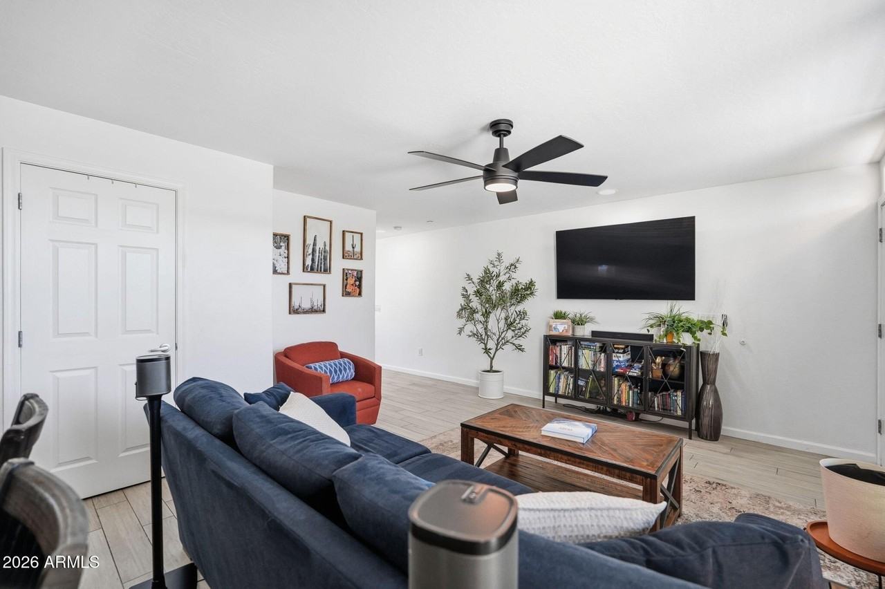 2929 N 39th St #6 - Photo 5 of 28