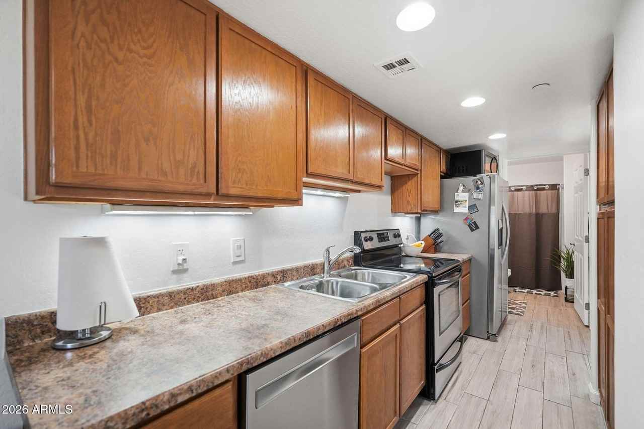 2929 N 39th St #6 - Photo 7 of 28