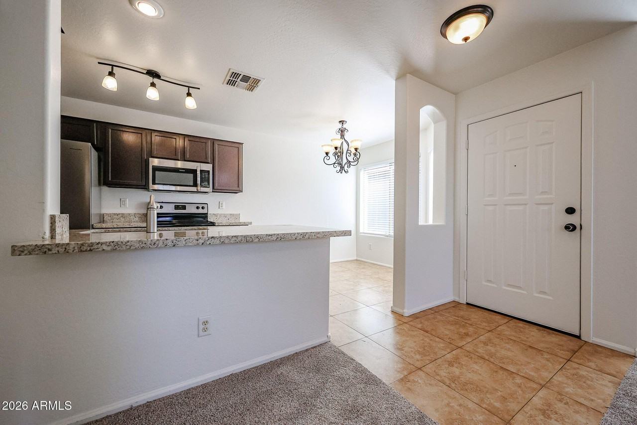 507 E Jeanne Ln - Photo 3 of 38