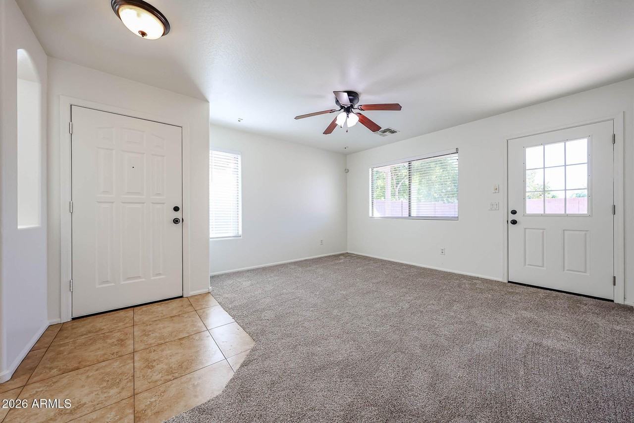 507 E Jeanne Ln - Photo 4 of 38
