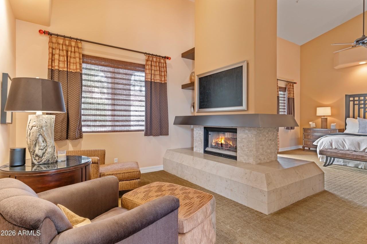 11460 E Mission Ln - Photo 4 of 35