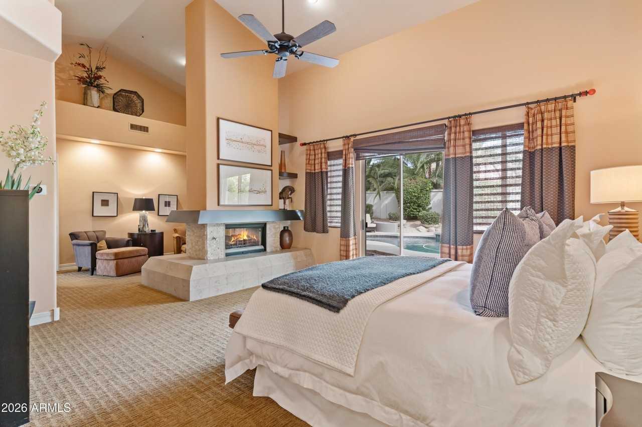 11460 E Mission Ln - Photo 6 of 35