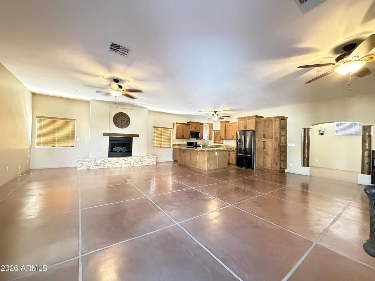 1805 E Maryland Ave - Photo 3 of 31