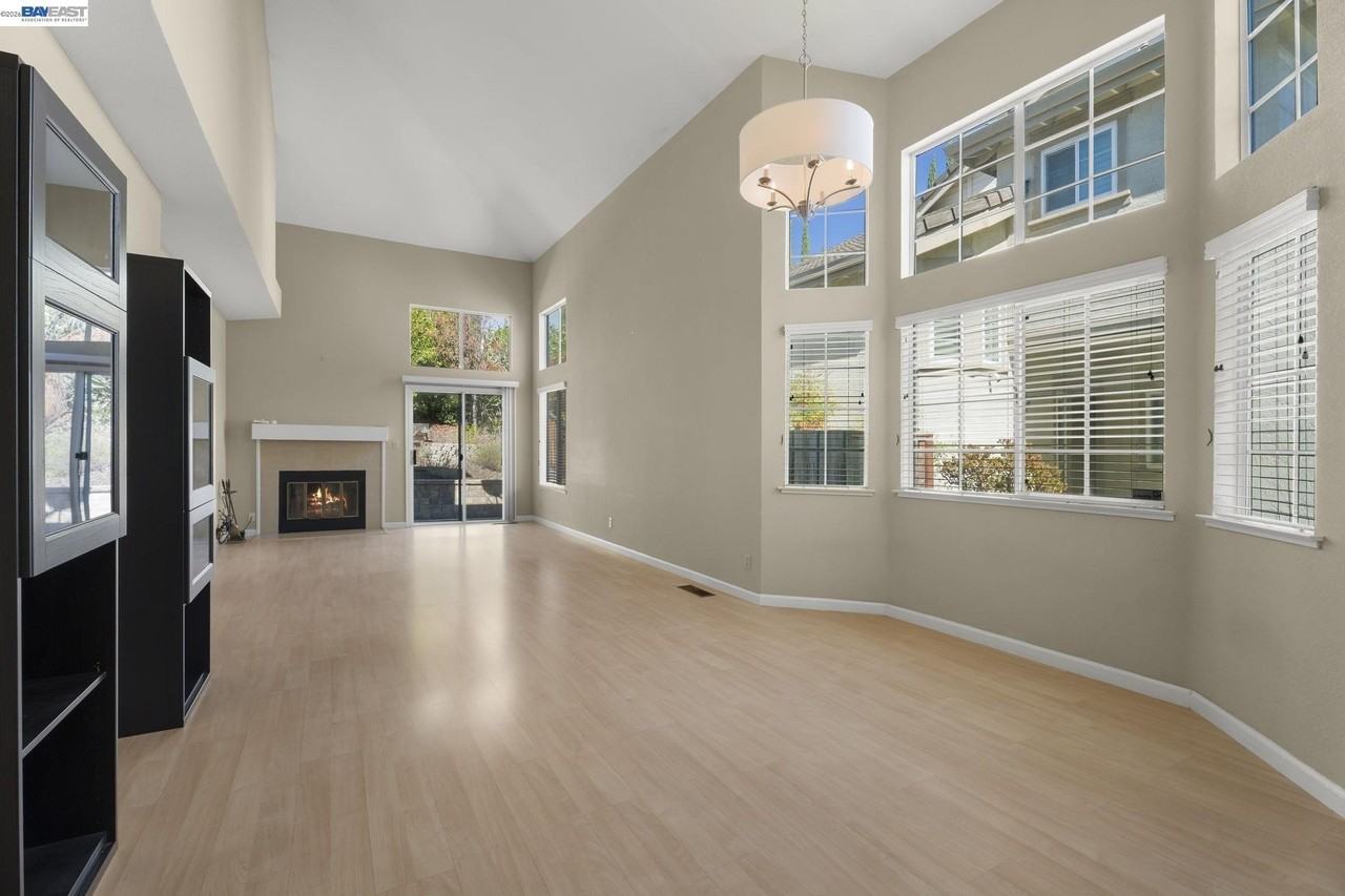 212 Rabbit Ct - Photo 3 of 27