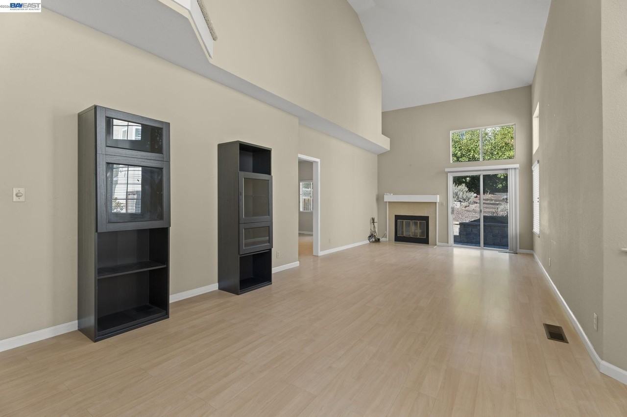 212 Rabbit Ct - Photo 6 of 27