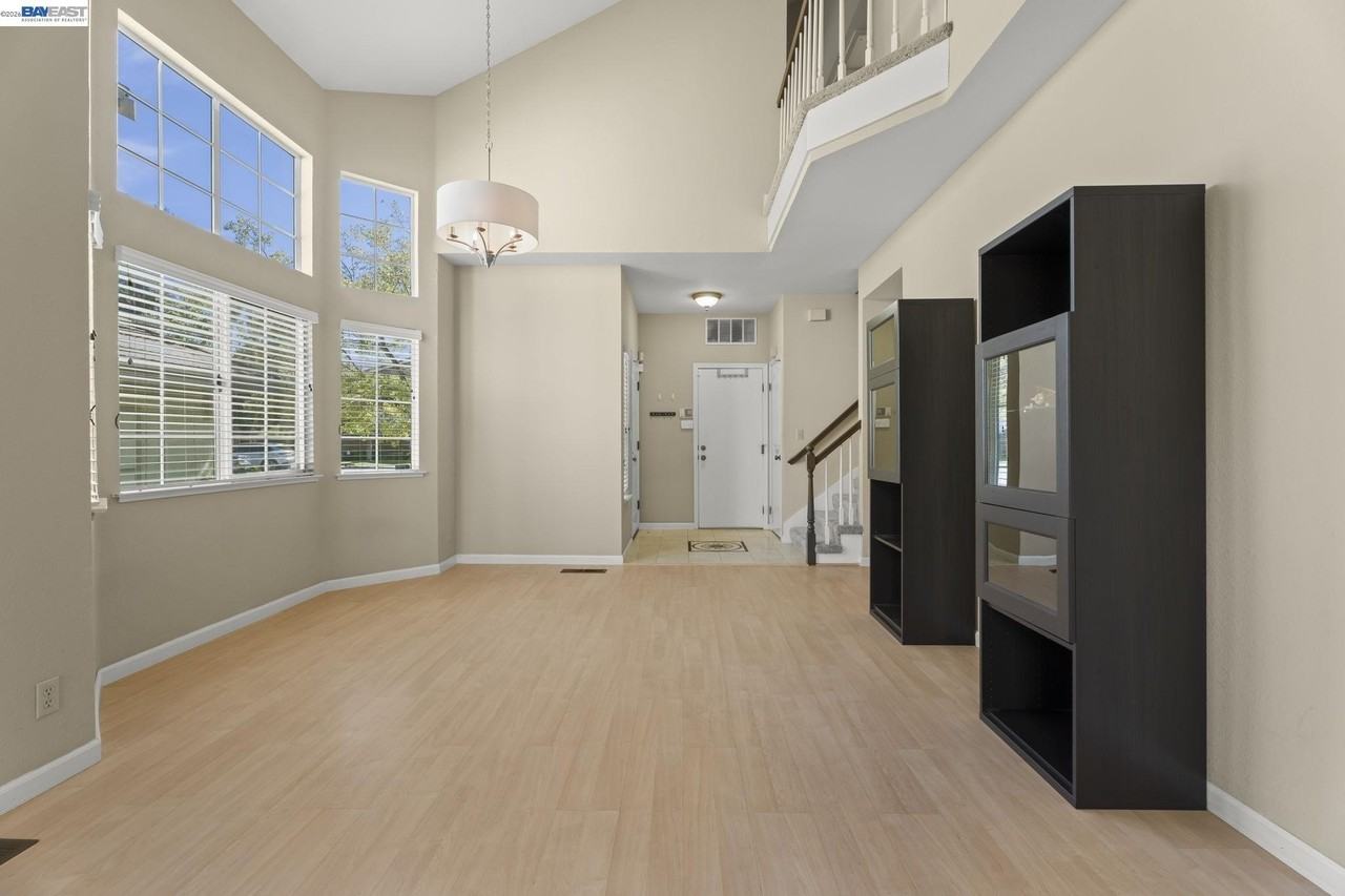 212 Rabbit Ct - Photo 7 of 27