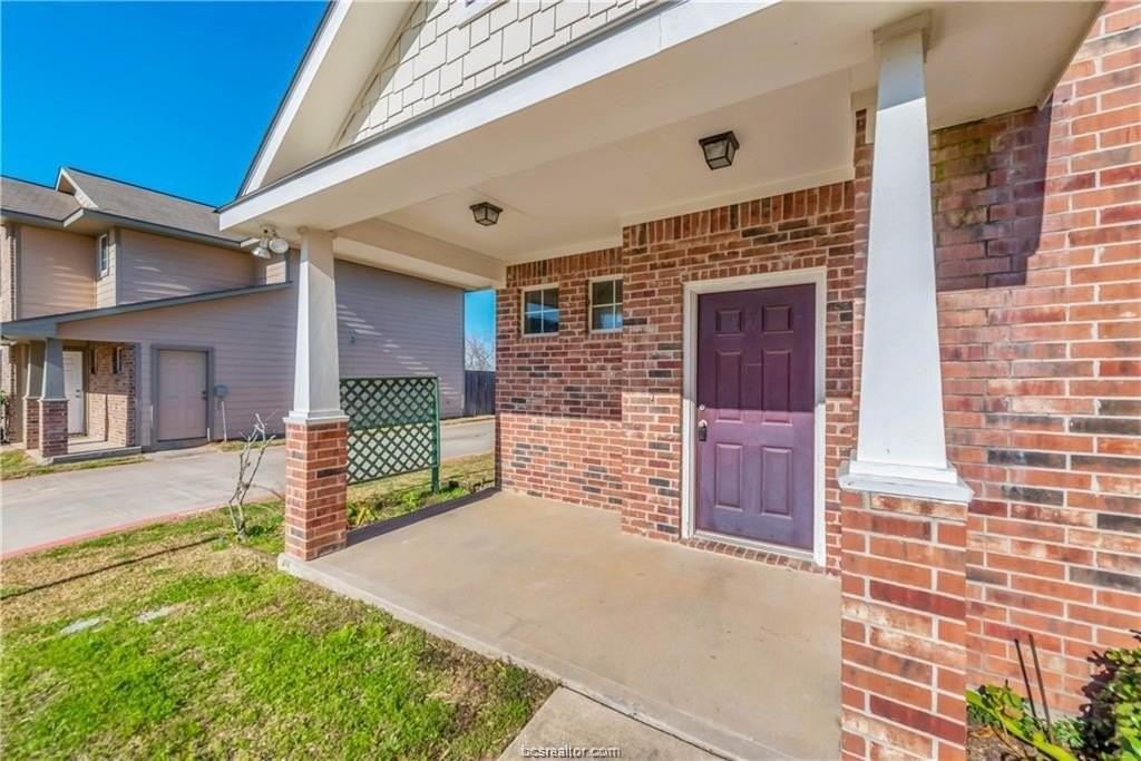 2939 Mclaren Dr - Photo 3 of 24
