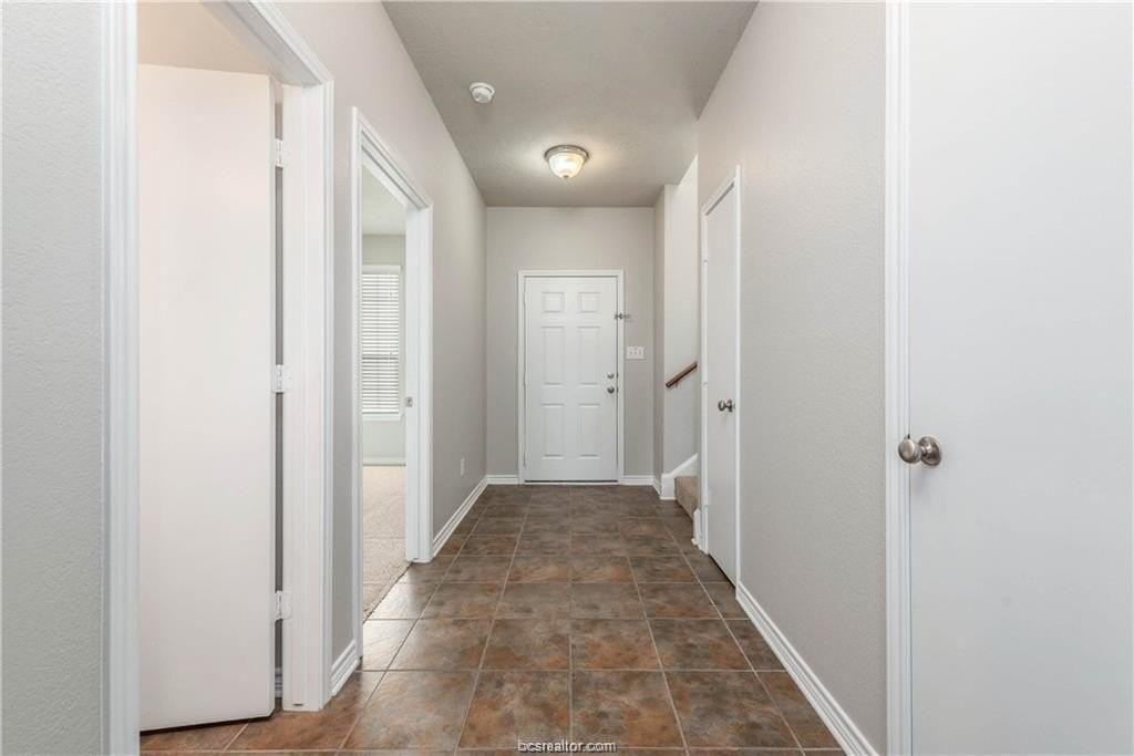 2939 Mclaren Dr - Photo 4 of 24