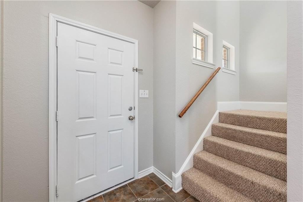 2939 Mclaren Dr - Photo 5 of 24