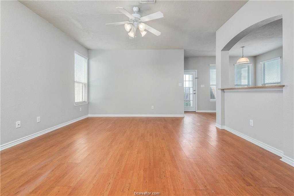 2939 Mclaren Dr - Photo 6 of 24