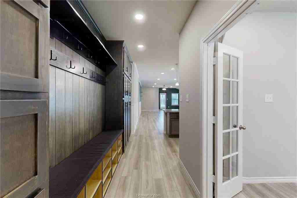 1128 Kennesaw Dr - Photo 3 of 50
