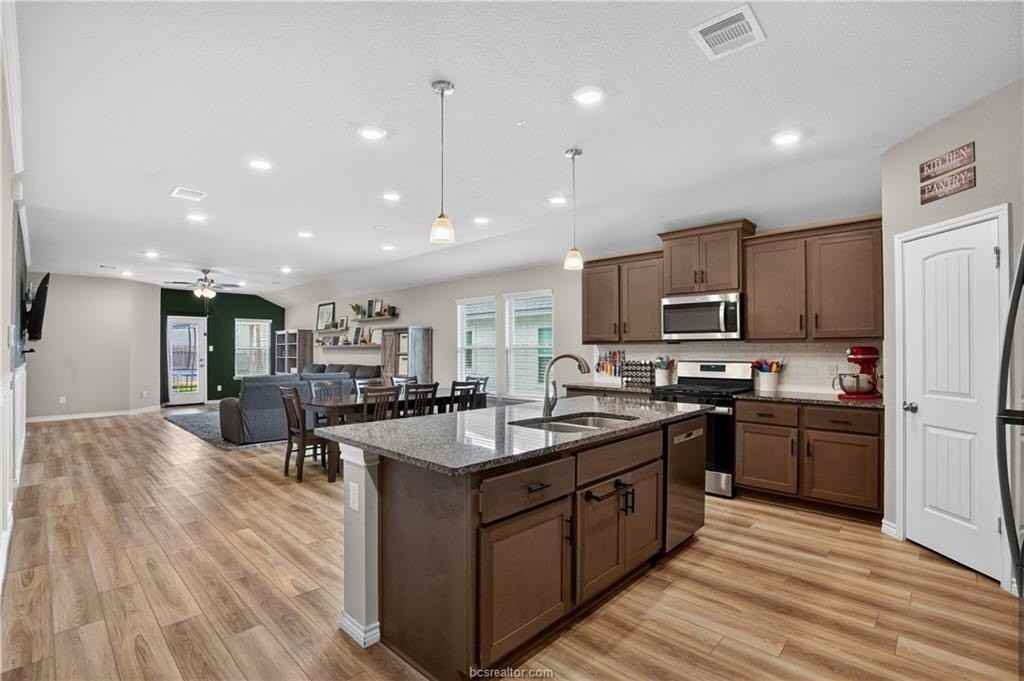 1128 Kennesaw Dr - Photo 7 of 50