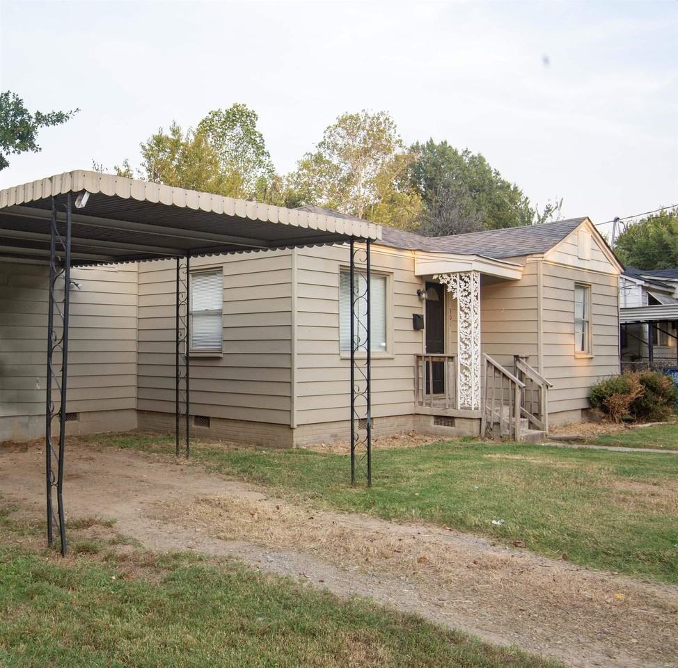 301 Boggs St - Photo 2 of 18