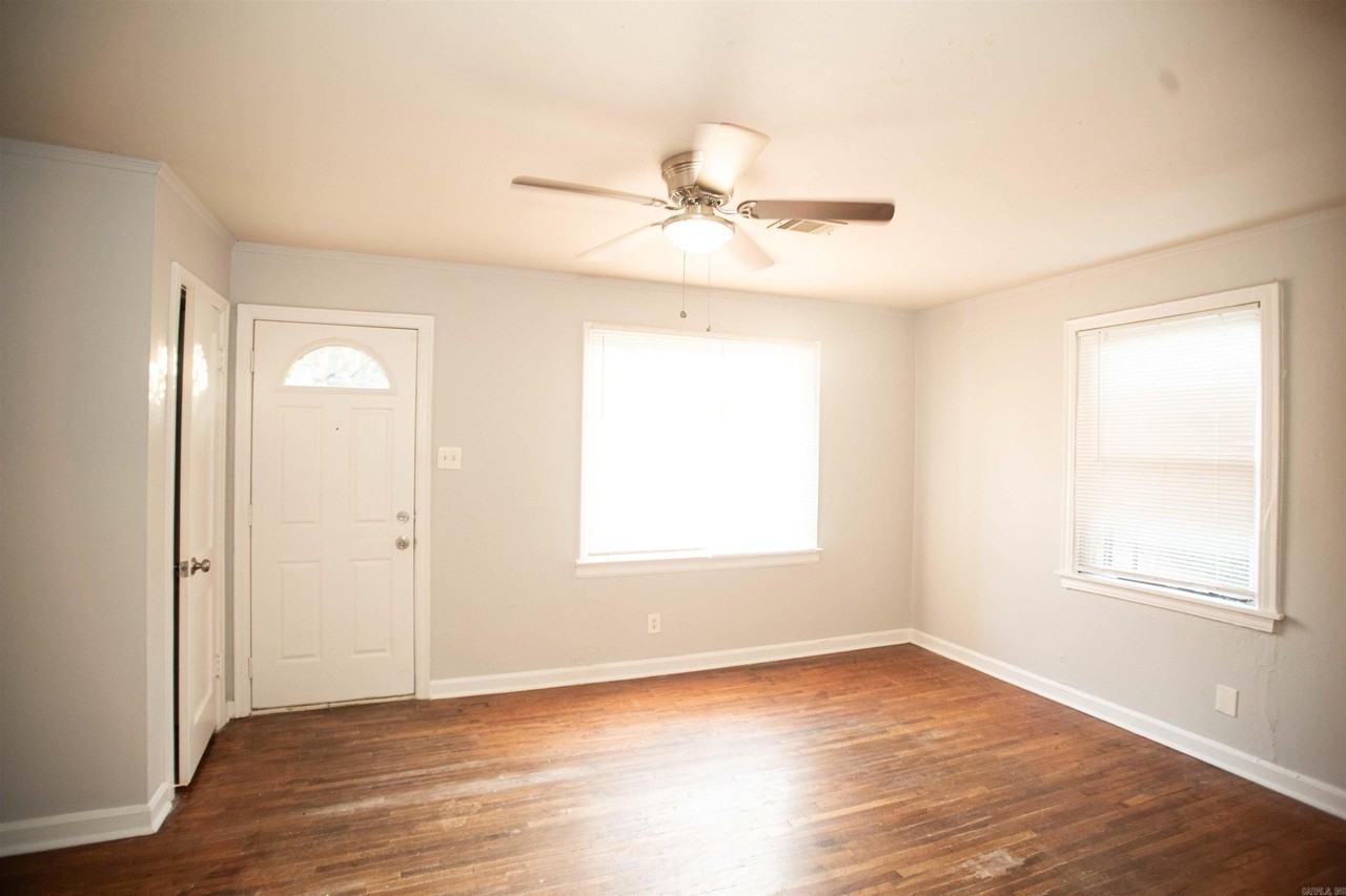 301 Boggs St - Photo 3 of 18