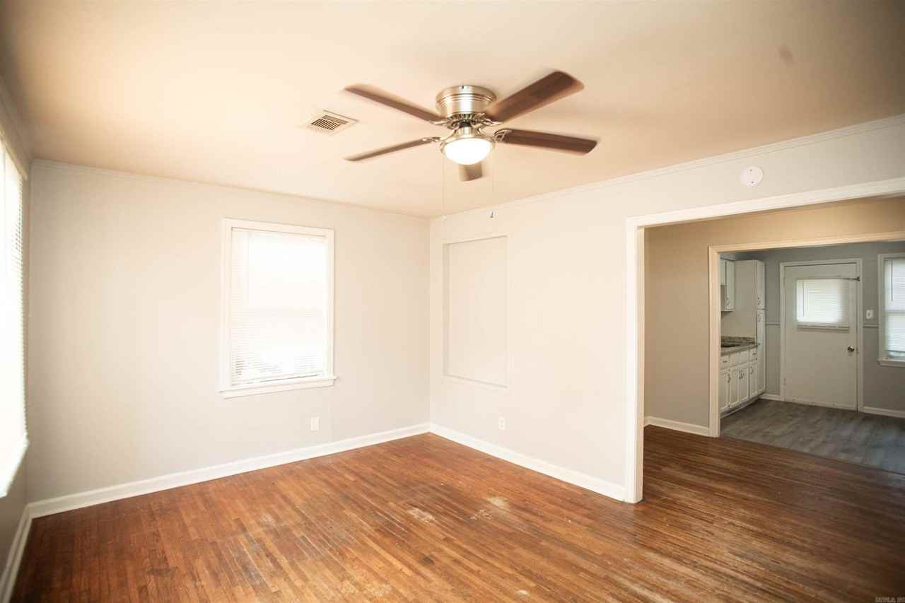 301 Boggs St - Photo 4 of 18