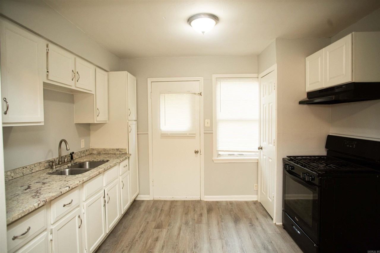301 Boggs St - Photo 6 of 18