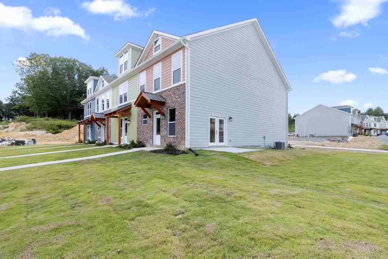 1902 Cypress Ln - Photo 4 of 32