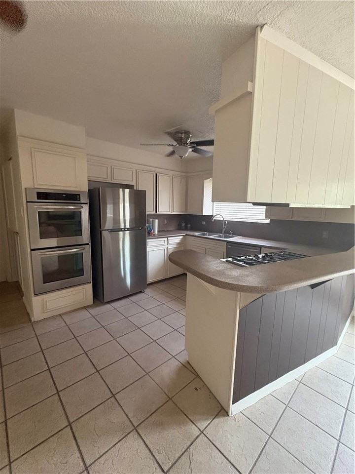 4622 Coventry Ln - Photo 3 of 18