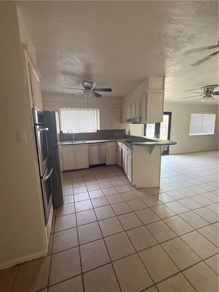4622 Coventry Ln - Photo 4 of 18