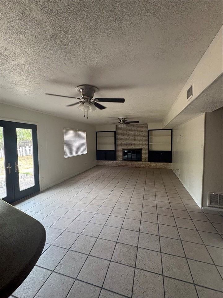 4622 Coventry Ln - Photo 5 of 18