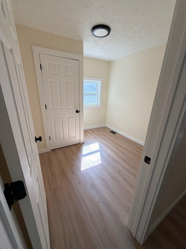 5526 Swisher Rd - Photo 3 of 14