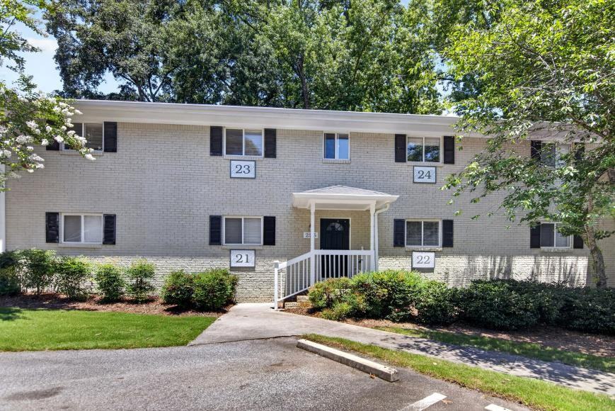 255 Jefferson Pl - Photo 2 of 10