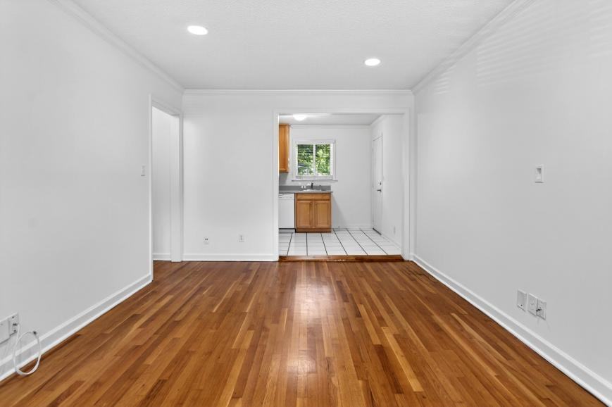 255 Jefferson Pl - Photo 3 of 10