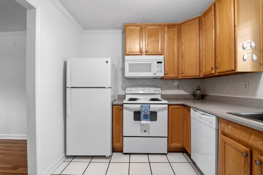 255 Jefferson Pl - Photo 4 of 10