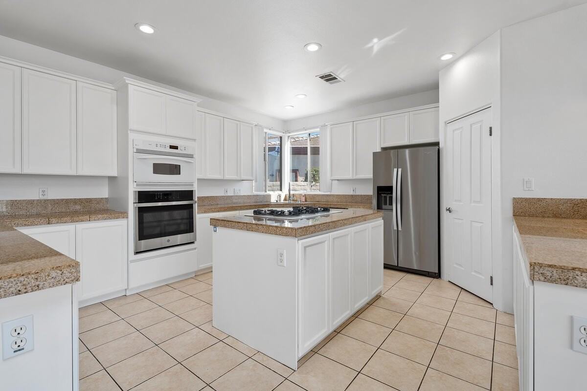 40921 Hovley Ct - Photo 7 of 28