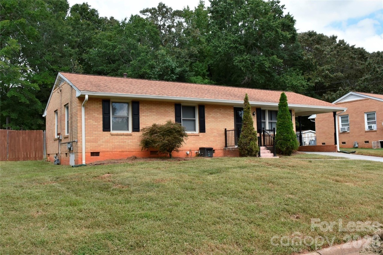 318 Fulton St - Photo 2 of 11