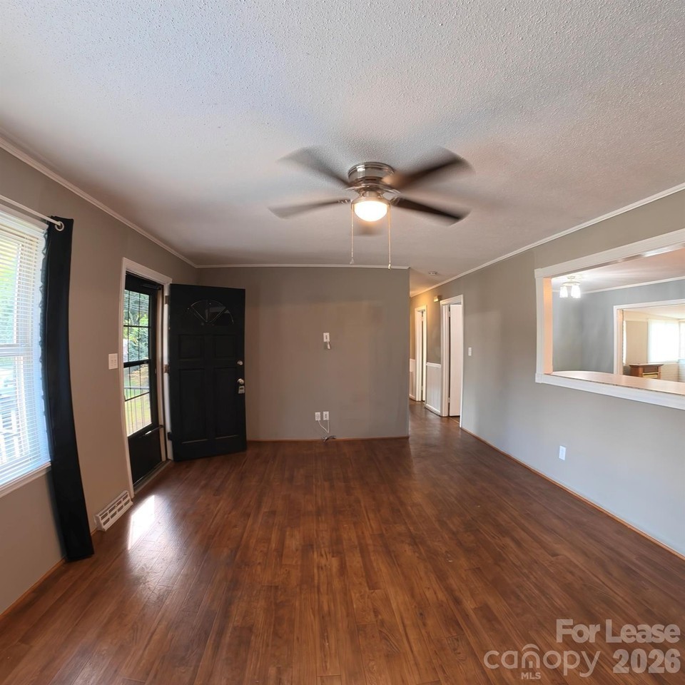 318 Fulton St - Photo 3 of 11