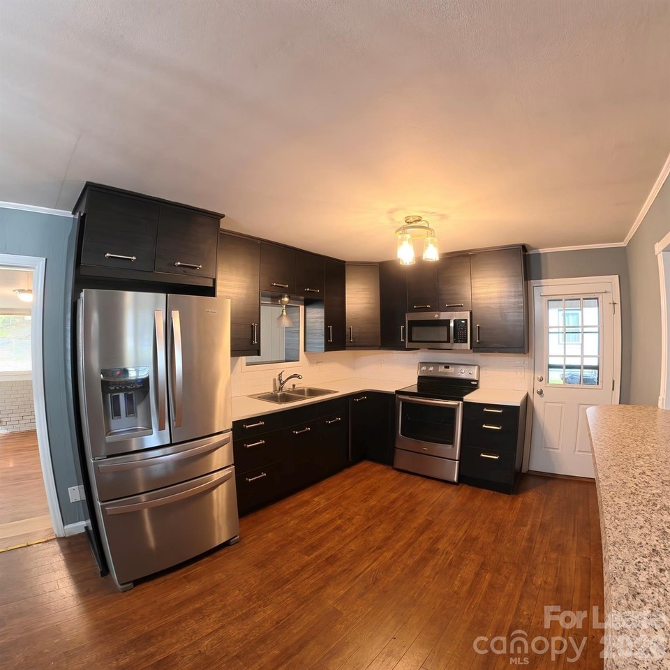318 Fulton St - Photo 4 of 11