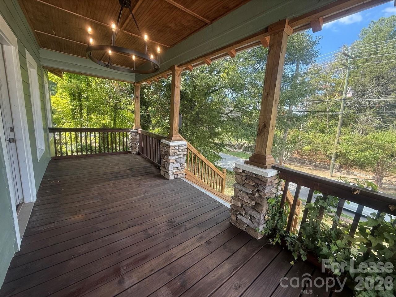 216 E Catawba Ave - Photo 3 of 27