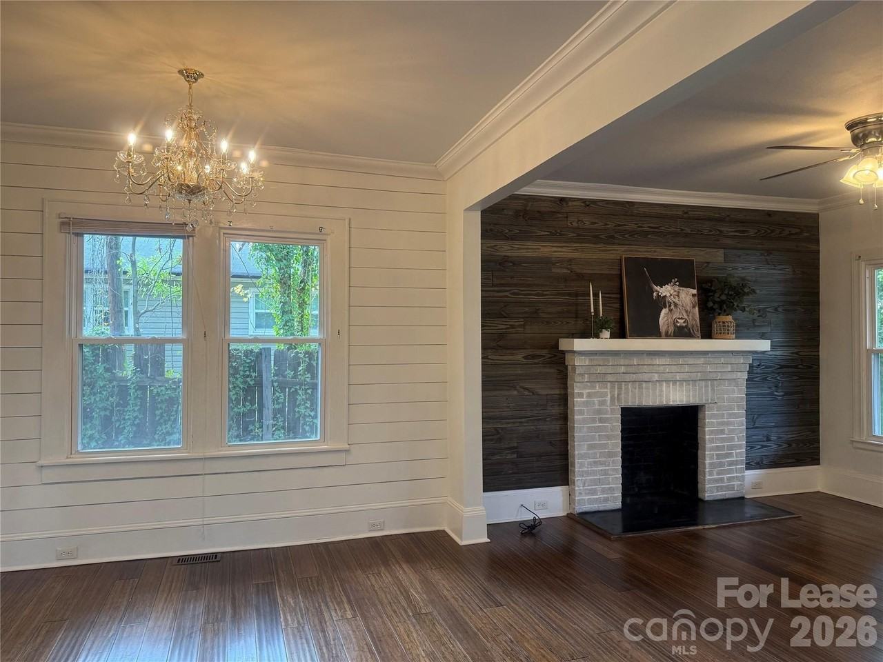 216 E Catawba Ave - Photo 4 of 27