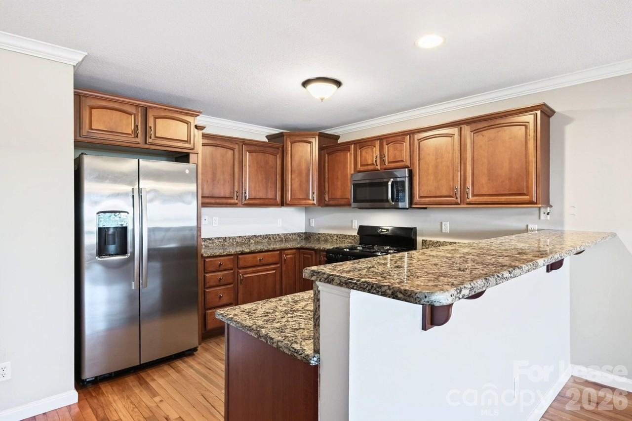 73 Rotunda Cir - Photo 2 of 23