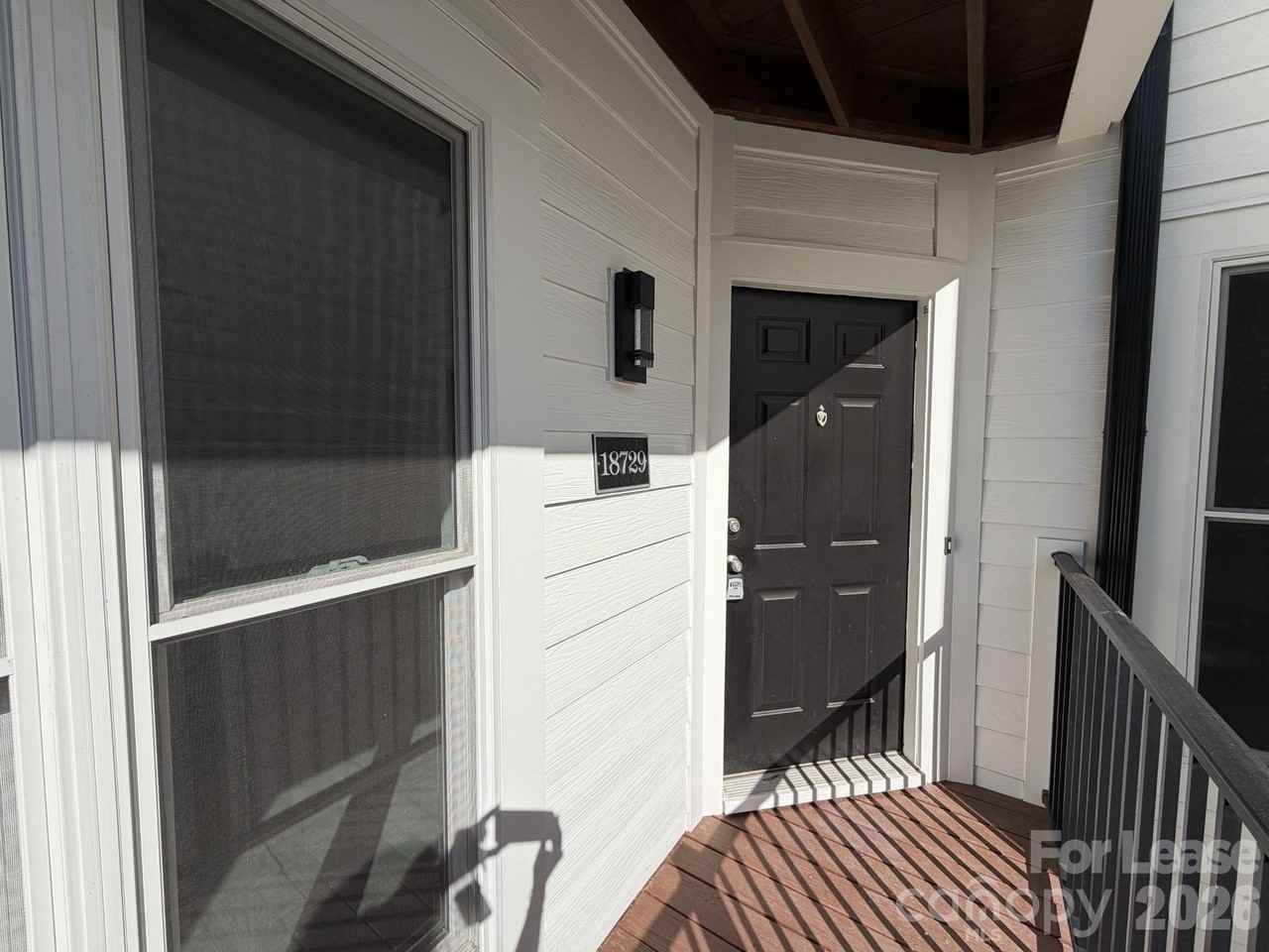 18729 Vineyard Point Ln - Photo 2 of 15