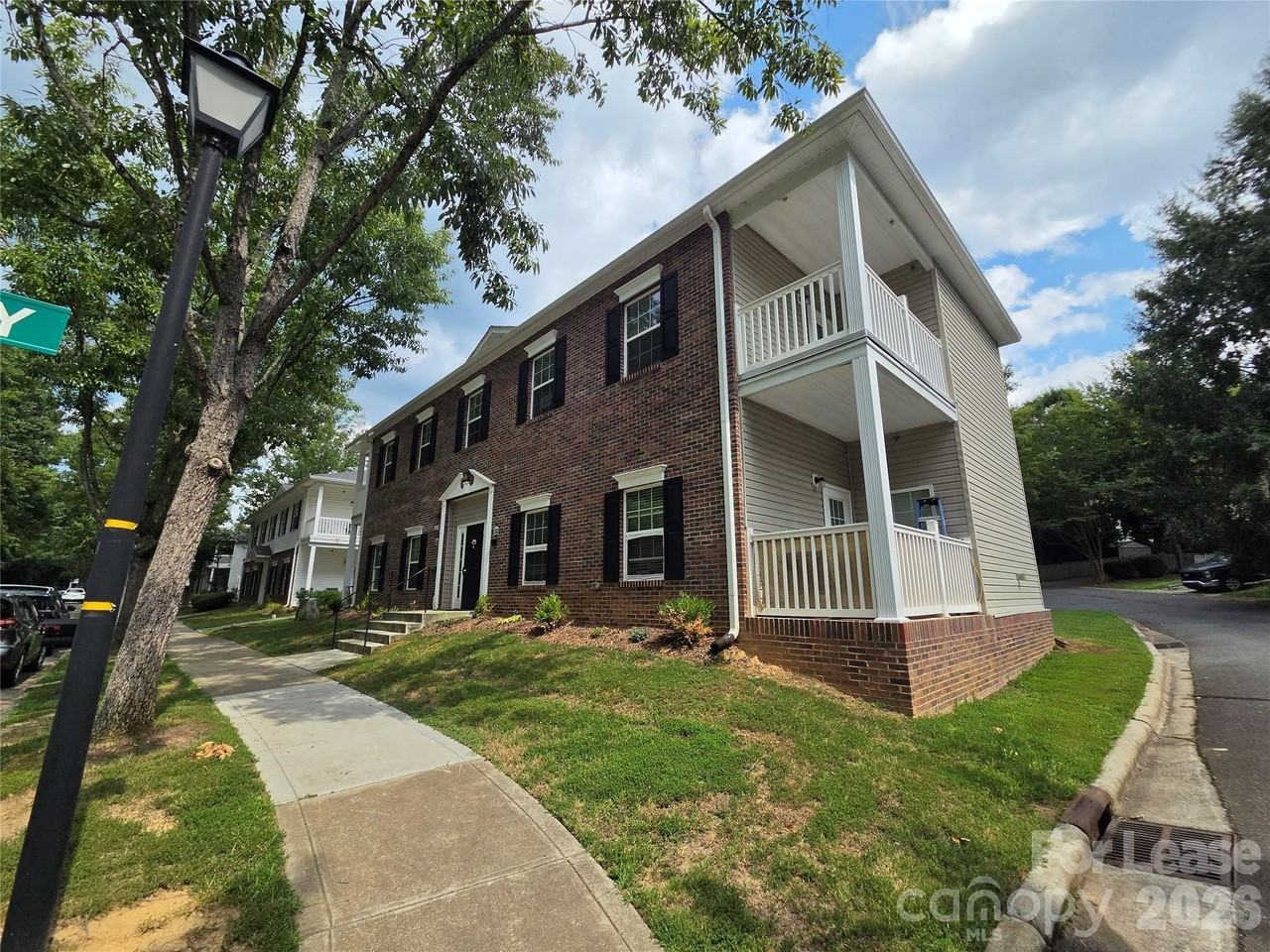 21510 Aftonshire Dr - Photo 2 of 11