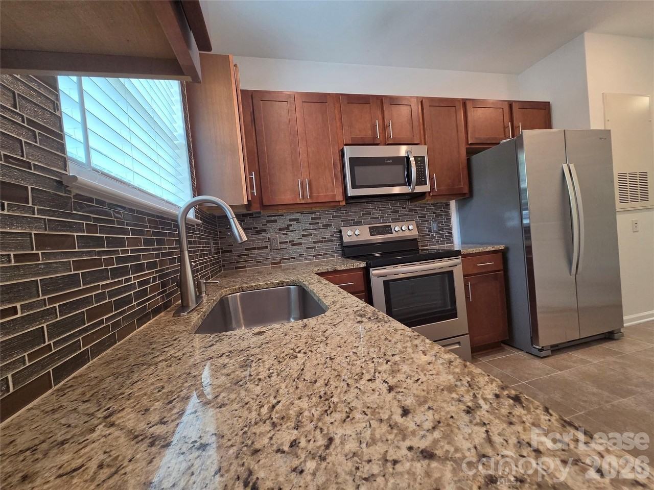 21510 Aftonshire Dr - Photo 4 of 11