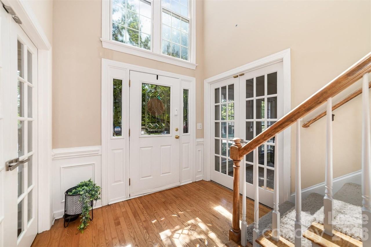 6401 Morningsong Ln - Photo 6 of 36