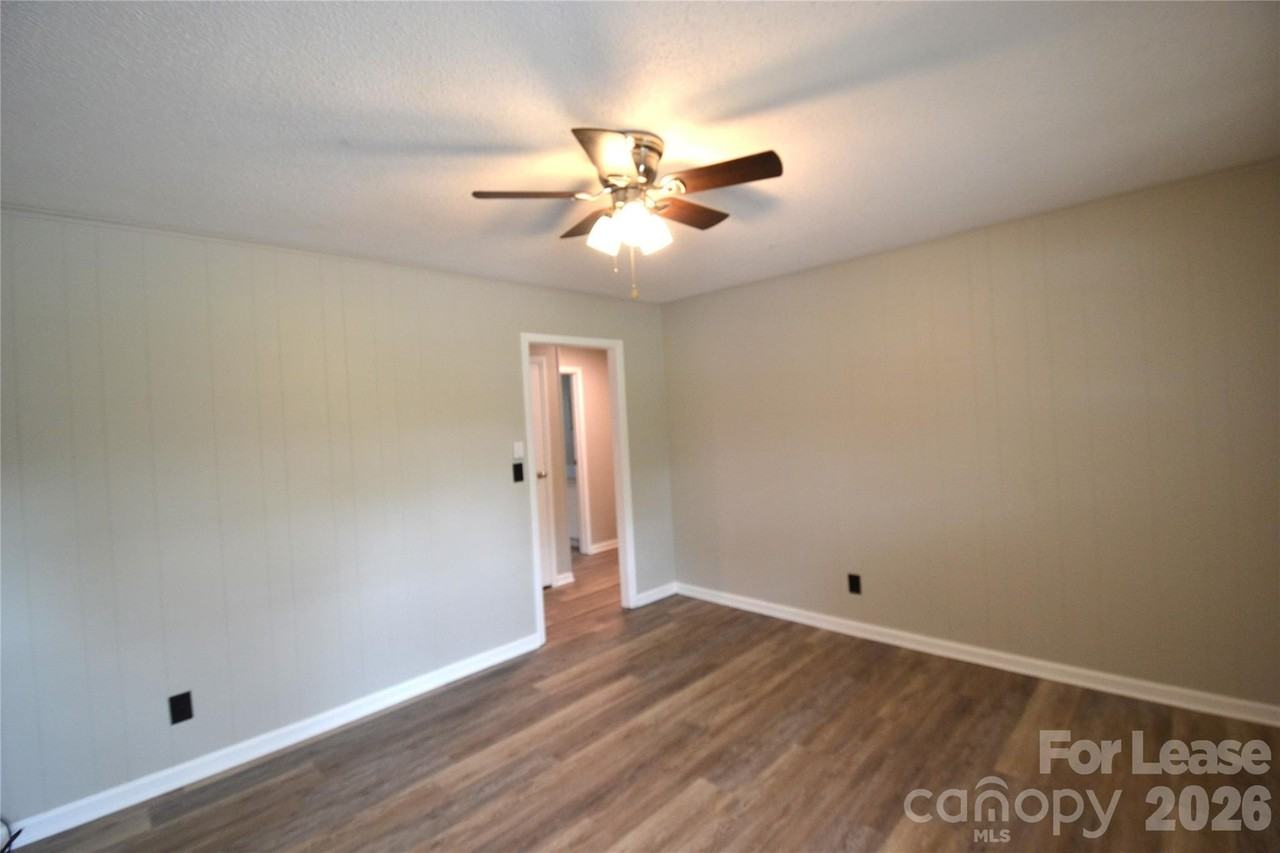 102 Sunset Dr - Photo 3 of 20